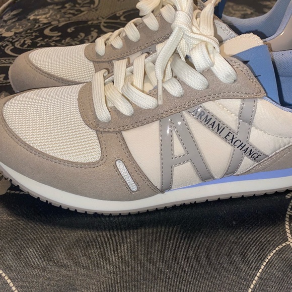 SHOES - Picture 3 of 7